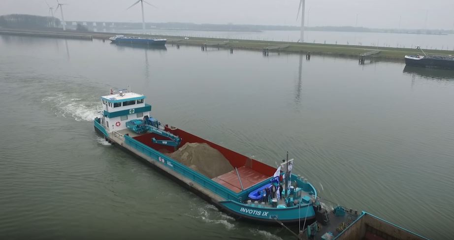 Invotis ix hybrid crane vessel 2