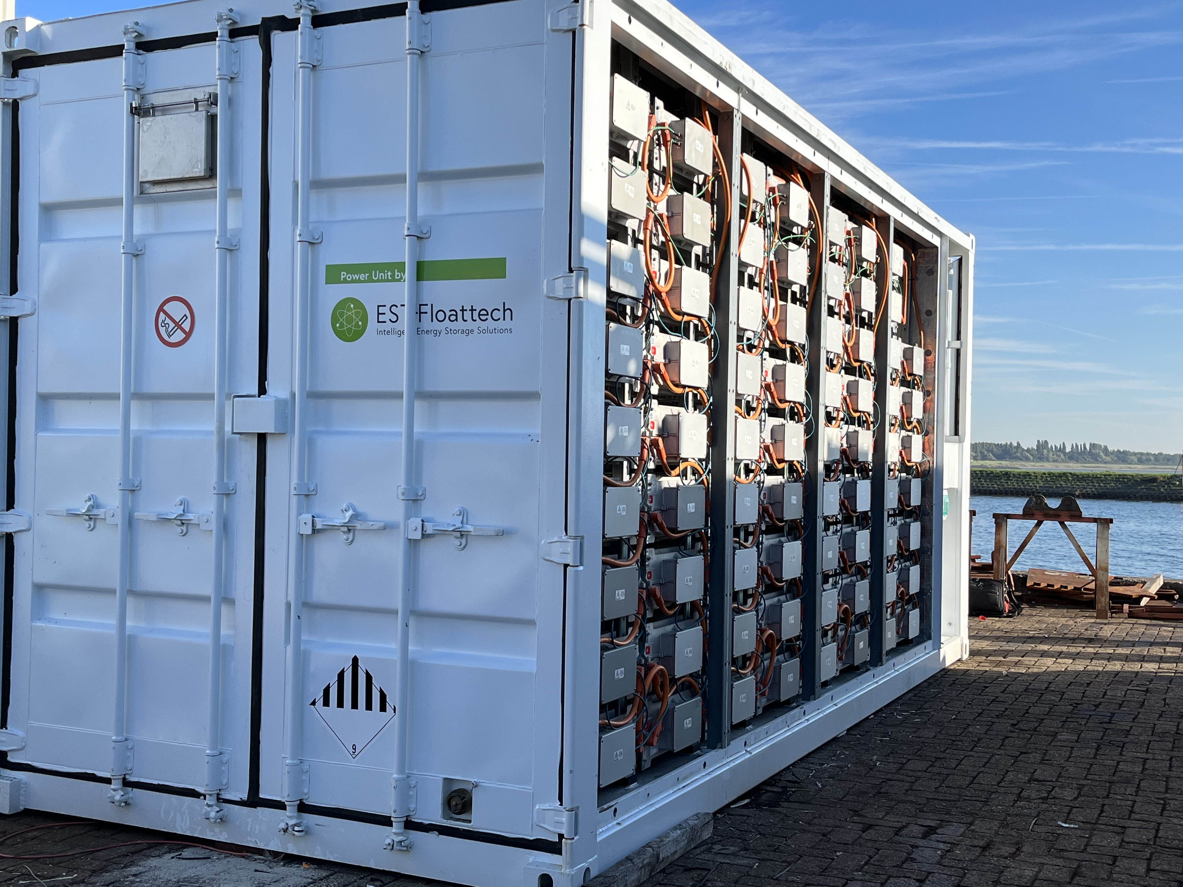 Containerized energy storage system