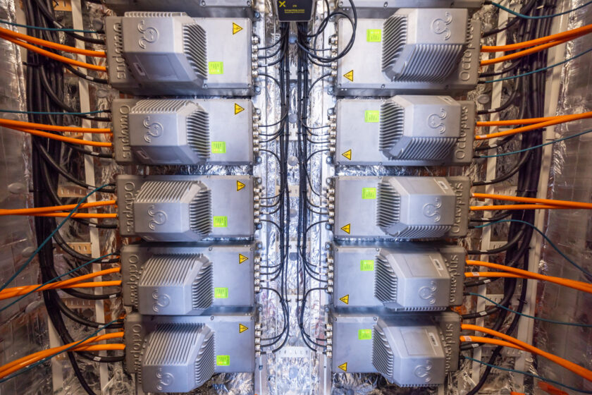 Container est floattech media creators (lq) 08